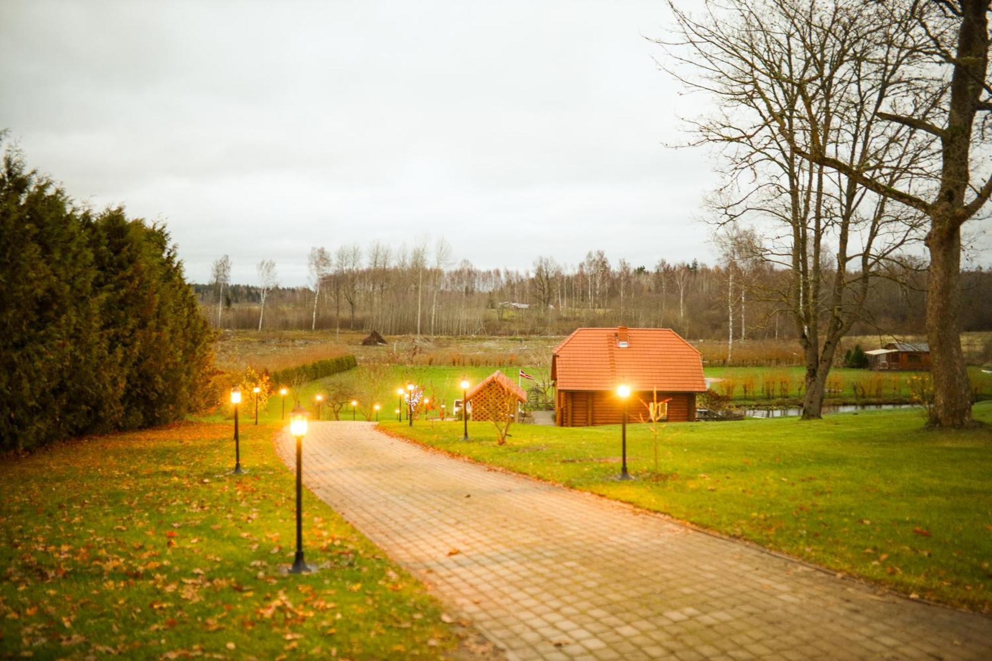 Hotel Kundzini Bīriņi Exterior foto